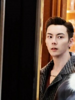 陈伟霆米兰街拍，太好看了