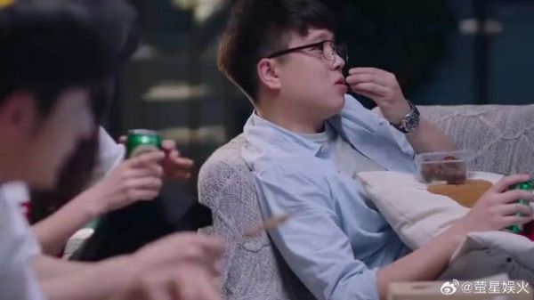 吃烧烤看球赛，唐灿不打扮直接来，子秋：都是女人啊