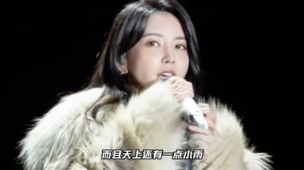 于文文带病坚持演出呈现顶级舞台状态