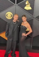 比伯和海莉合体走格莱美红毯，两人allback穿搭好酷！