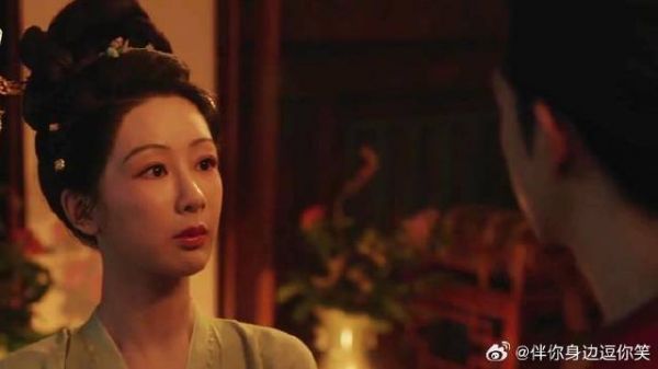 蒋长扬发现何惟芳受伤，贴心为她上药包扎