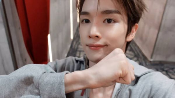 郑成灿新加坡演出前饮食致脸部浮肿