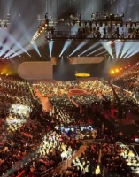 格莱美直播比伯穿内裤表演，太随性了！ 一开口就赢了，嗓子真的好顶啊！