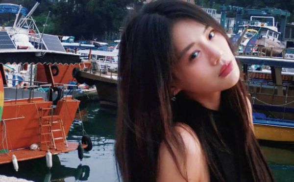 马思纯拍摄胶片感大片，状态在线。