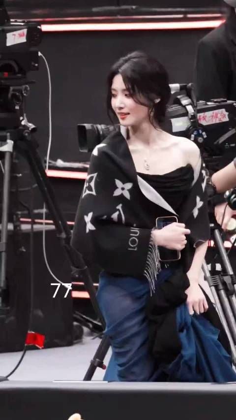 微博之夜内场，这个卢昱晓美的失语