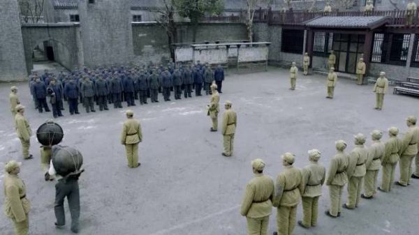 特赦1959：叶立三年轻力壮，跟胡大树当众比体力，不料被按地摩擦！