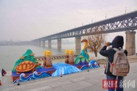 免费入园，2026武汉新春晴川灯会小年亮灯，12米“凤舞九天”对话黄鹤楼