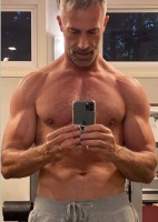 61 岁阿根廷演员，身材很好！