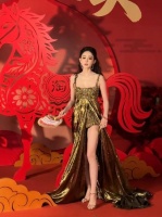 娜扎从腿到脸，都没有任何能挑剔的点，简直就是世界上最完美的女人