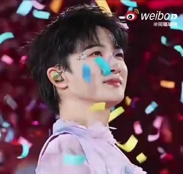 周深即兴Bbox表演展现可爱反差