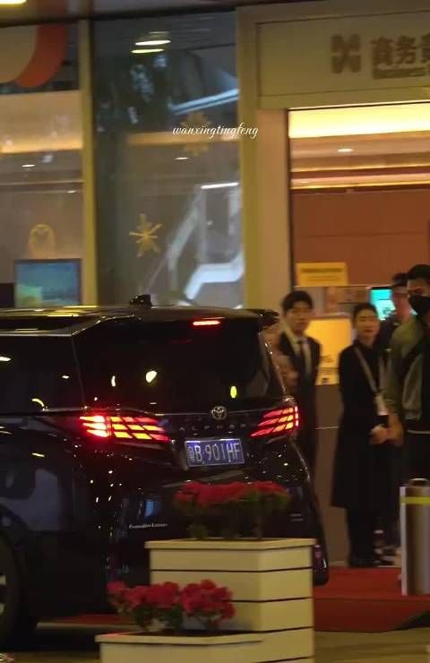 肖战深圳飞安徽路透，剧组又转场了