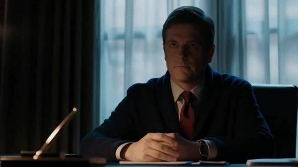 这位是美国第一举重王，什么爱泼斯坦，什么斩杀线，就再苦一苦老百姓吧