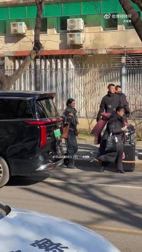 张钧甯路人随手拍展现天生骨相美