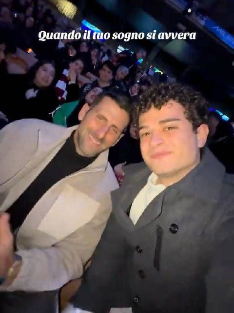 平易近人的塞尔维亚活佛德约科维奇在开幕式上遇到粉丝就这样来者不拒