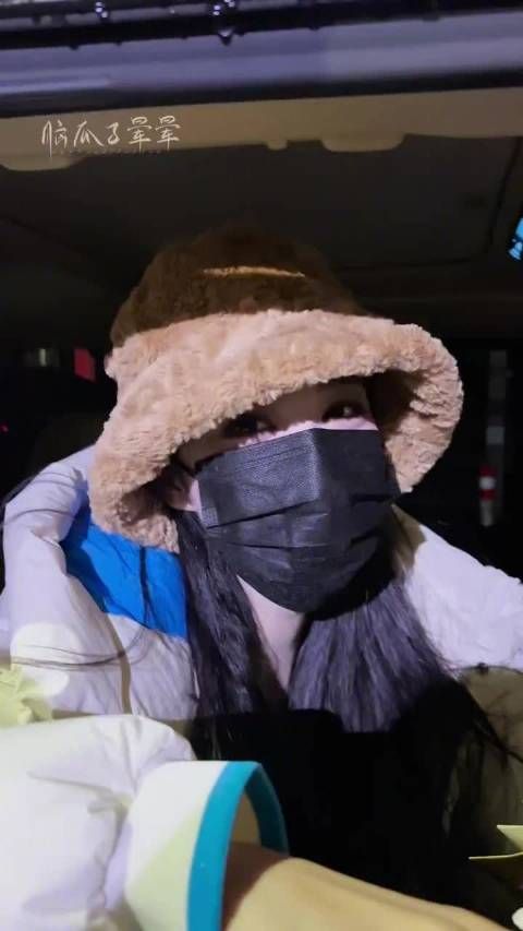 王楚然应粉丝要求船唱《想见你》