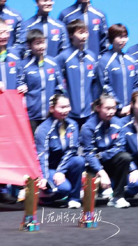 合影莎 新年快乐