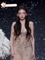 我一个女生，看到程潇都挪不开眼 又甜又辣，身材真的绝了