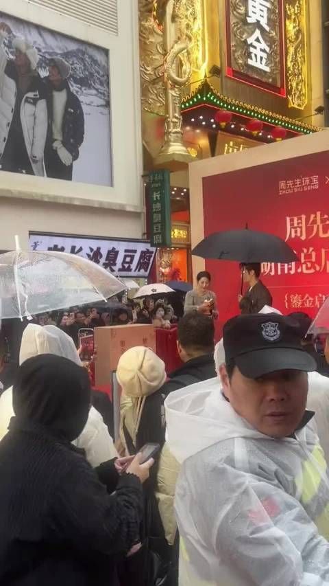 谁懂啊！在长沙逛街直接和黄老板迎面暴击