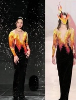 姚晨火焰礼服被指显胖，建议改黑上红下突出美腿