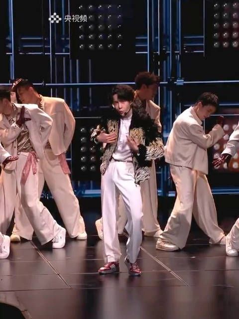 看不够根本看不够，太炸了太燃了