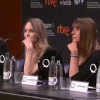 美国媒体报道，女演员安吉丽娜·朱莉准备离开美国，“我不认识我的国家了”