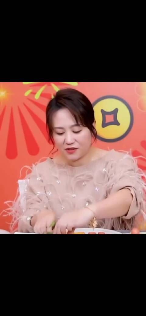 沈腾儿子拎着兜给马丽拜年，马丽：没带红包