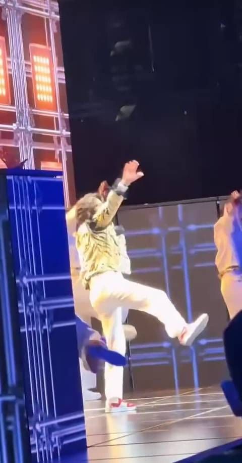 王一博就是活的太热烈了，一种骨子里溢出来的强大能量！