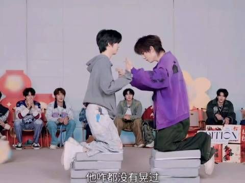 你女儿推手太厉害却没注意ta胸都被别人摸完了