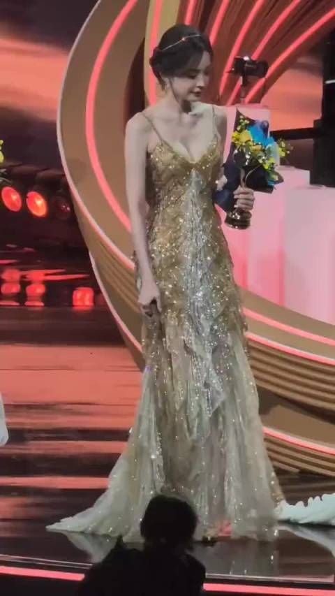 教科书级试的优雅摔 ,是我早趴下了