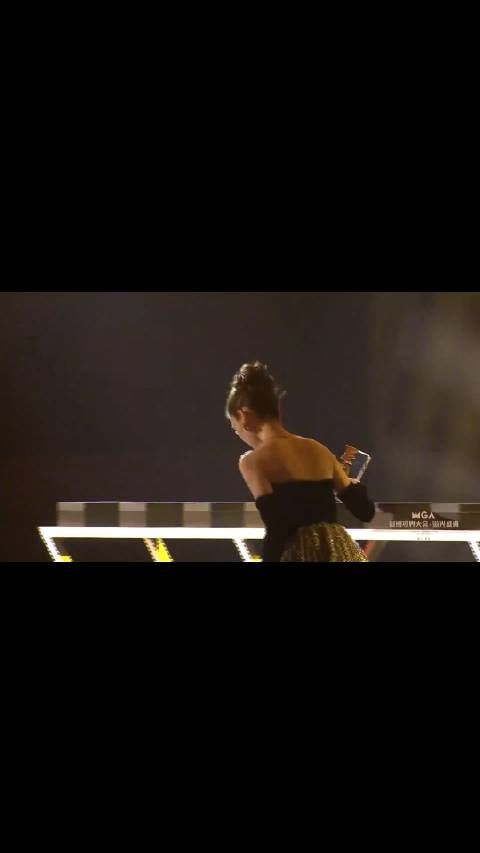 杨颖穿透视裙有多好看迷人,一上台根本没眼看尺度太大