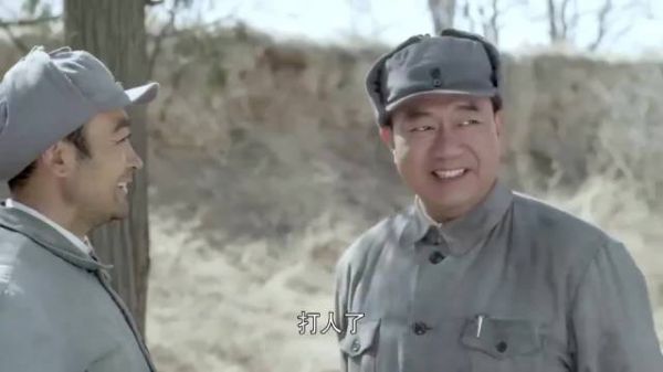 彭德怀元帅：班长在殴打士兵，彭德怀前去劝阻，不料这竟是逃兵！