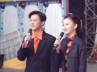 何炅第一次登上快乐大本营 李湘真的是像师傅一样的存在带着他