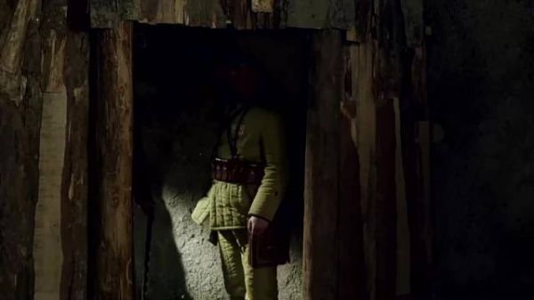 彭德怀元帅：美军防御作战，彭总立马请来陈赓，准备坑道战！