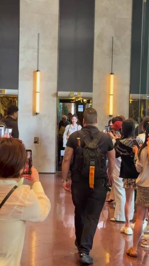 一出门就迎来一大片夸赞“啊啊好美啊~”,王姐估计能开心一整天哈哈哈