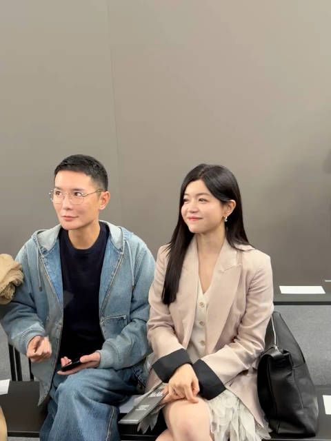 陈妍希刘冲同框看秀！状态好好