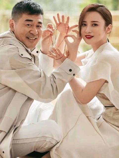 陈建斌蒋勤勤因戏结缘恩爱18年，金鸡奖三次牵手显深情