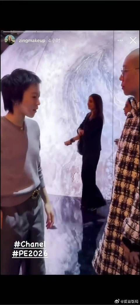 窦靖童与王菲化妆师星舅久违同框寒暄