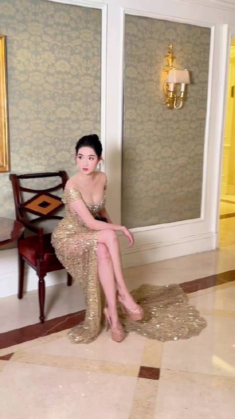 王玉雯微博视界大会拍摄花絮+红毯现场,她好漂亮啊