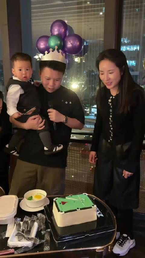 前段时间周跃龙的28岁生日,他和家人孩子一起度过,非常幸福!
