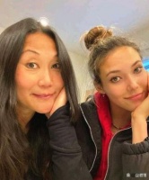 谷爱凌低调现身德云社，与母亲一同听相声，郭德纲表态太圈粉