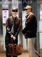 李承铉戚薇出趟国跟搬家似的