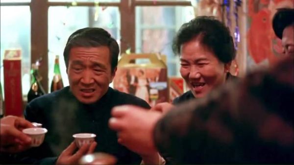 一场热闹的年夜饭，没想到儿女们却各怀心思，揭开了无数心酸 《过年》