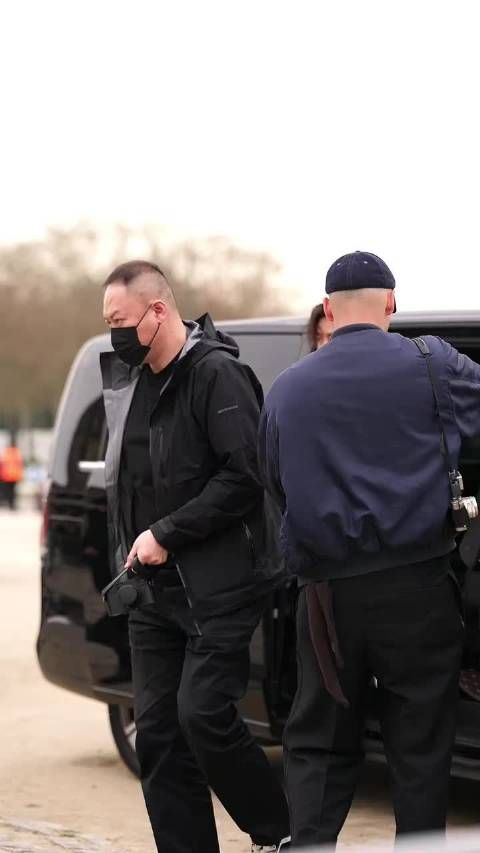 笑死我了，歪国摄影师呼唤大明星喊的破音了！