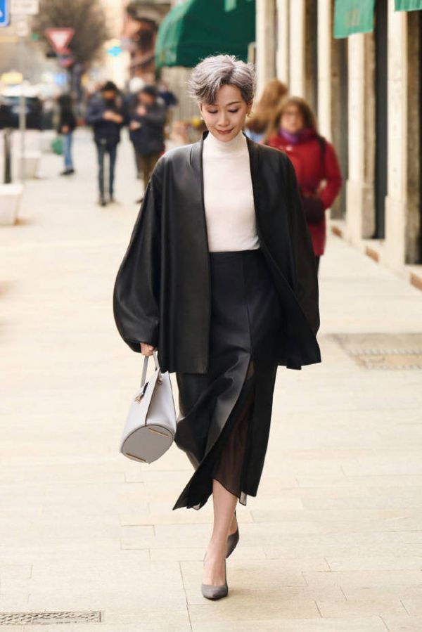 叶童穿衣风格很高级。