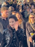 刘亦菲大背头气场全开，完全是霸总来的！