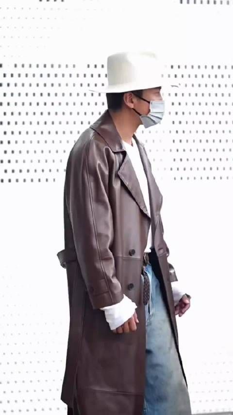 邓超孙俪北京到达,超哥客串俪姐保镖中,好有爱的一家