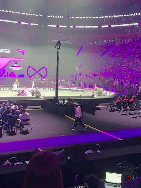 孙颖莎来观战蒯曼女单决赛,现场炸了