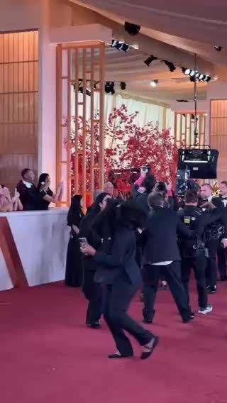 今年还颁给华人奖了吧，而且这个奖感觉就是给他们自己国家的人