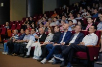 新加坡诗人林得楠新书《历史记诗簿》发布 王仁强赠书法《追梦》致敬新加坡文学精神