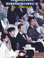 现场直拍，陈伟霆和肖战白敬亭白鹿坐在一起，网友：大家都好貌美啊